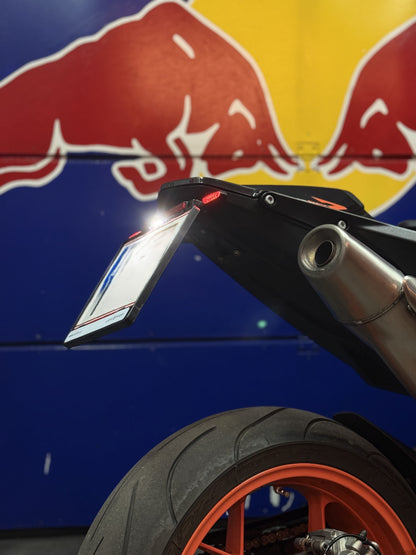 TNM Kennzeichenhalterung für KTM Duke 790 / 890 / 890R - mit integrierter Beleuchtung & Blinker-Rücklicht