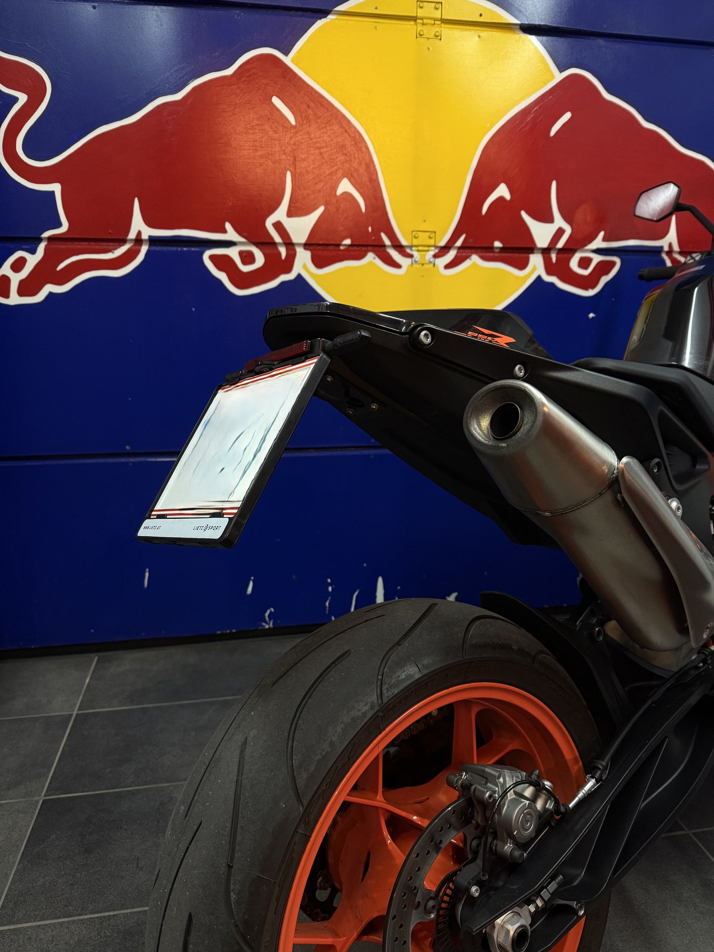 TNM Kennzeichenhalterung für KTM Duke 790 / 890 / 890R - mit integrierter Beleuchtung & Blinker-Rücklicht