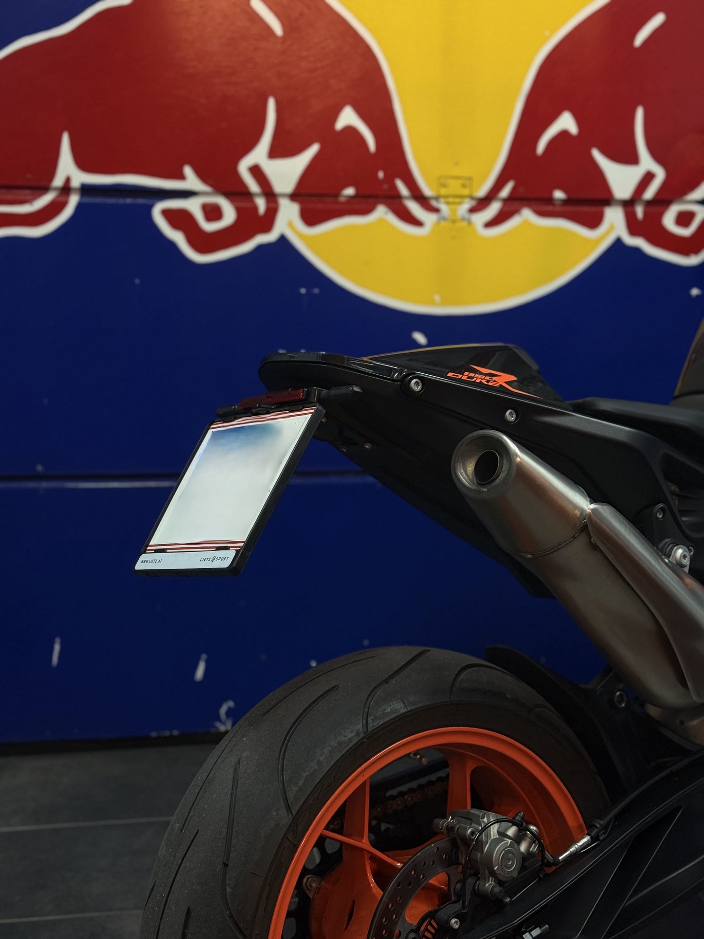 TNM Kennzeichenhalterung für KTM Duke 790 / 890 / 890R - mit integrierter Beleuchtung & Blinker-Rücklicht