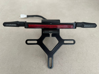 TNM Kennzeichenhalterung für KTM Duke 790 / 890 / 890R - mit integrierter Beleuchtung & Blinker-Rücklicht